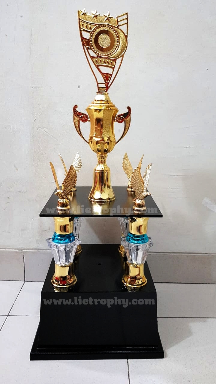 Piala Kaki 4 Kode 40 Lie Trophy